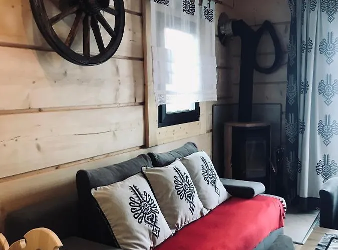 Goralskie Hawran I Muran Z Jacuzzi בקתה בוקוווינה טטז'אנסקה