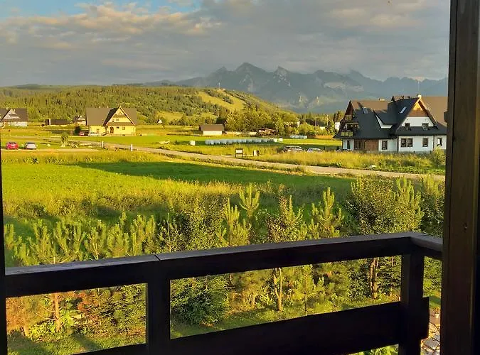 Goralskie Hawran I Muran Z Jacuzzi בקתה בוקוווינה טטז'אנסקה